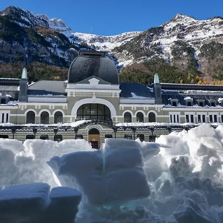 El Refugio De La Ardilla, Canfranc-estacion * Canfranc